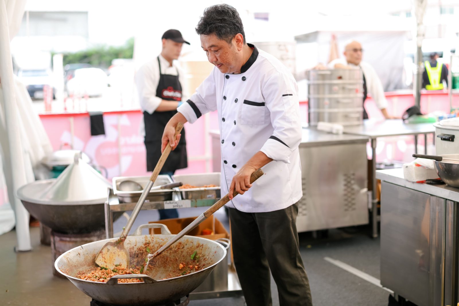 ซีพี แอ็กซ์ตร้า นำทัพเชฟดัง จัดกิจกรรม “ยืนหยัดให้คุณยิ้มได้ CHEF DAY’s ...